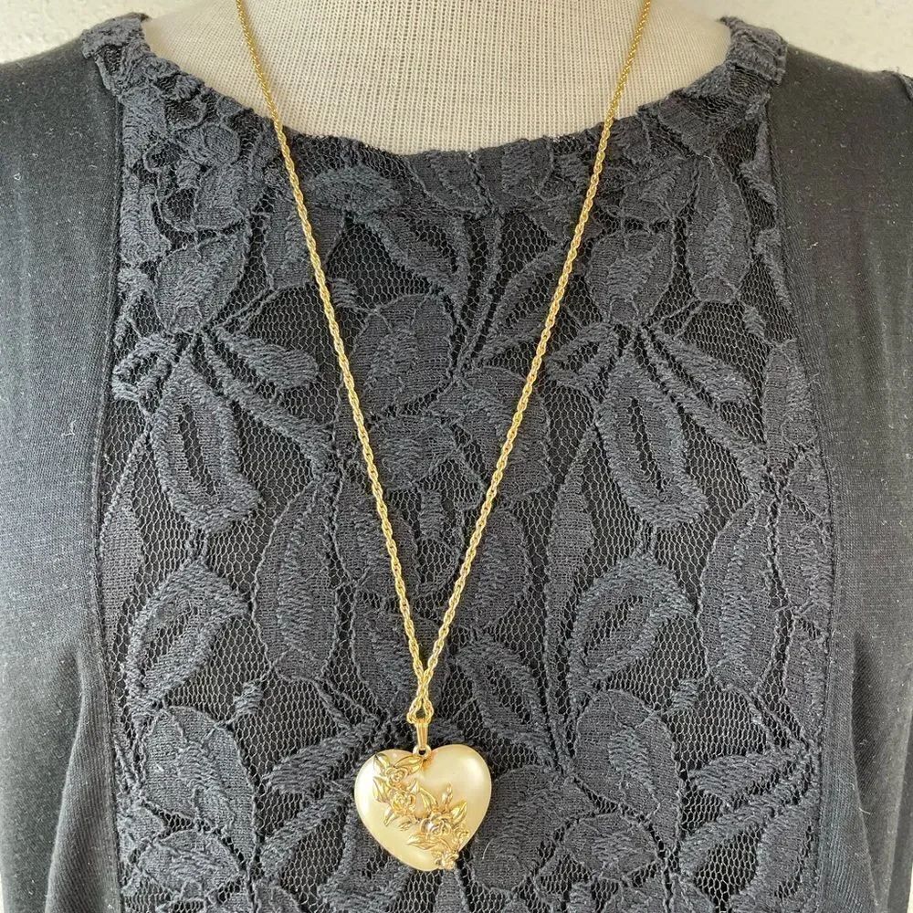 Avon Lustrous Heart Necklace